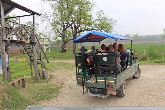 3-Day Chitwan National Park Jungle Safari Tour Package with Pick Up - Day 1: Tharu village culture and a visitor center reset