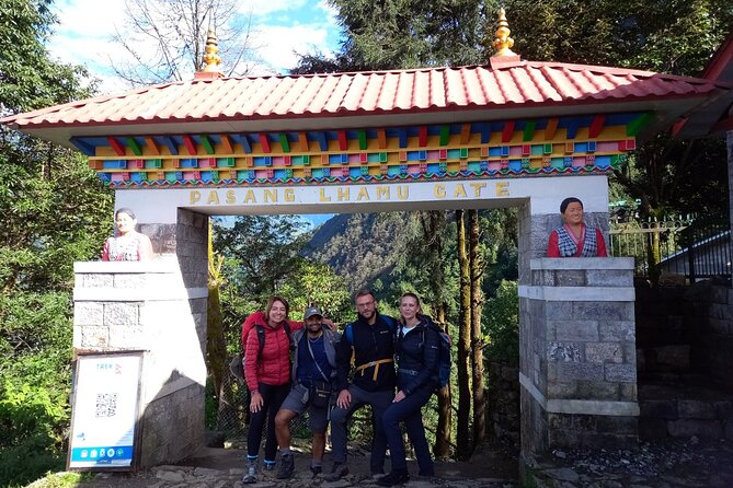 Everest 5-Day Trek from Kathmandu - Day 3: Hotel Everest View at 3,880 m and a 360-degree Everest moment