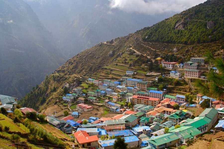Everest Base Camp: 3 Hour Helicopter Sightseeing Tour - Everest View Hotel: the 45-minute cloud-break moment
