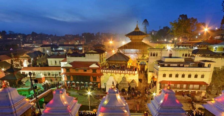 Kathmandu: 3 hours night Pashupatinath Aarti Tour - The Bagmati River setting and the UNESCO factor