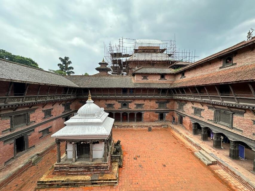 Kathmandu: 7 UNESCO-Listed city sites group day trip - Changu Narayan Temple: Short Stop, Strong Sculptures and Inscriptions