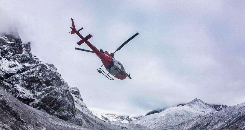 Kathmandu: Everest Helicopter Tour with Landing & Breakfast - Who should book this Everest helicopter experience