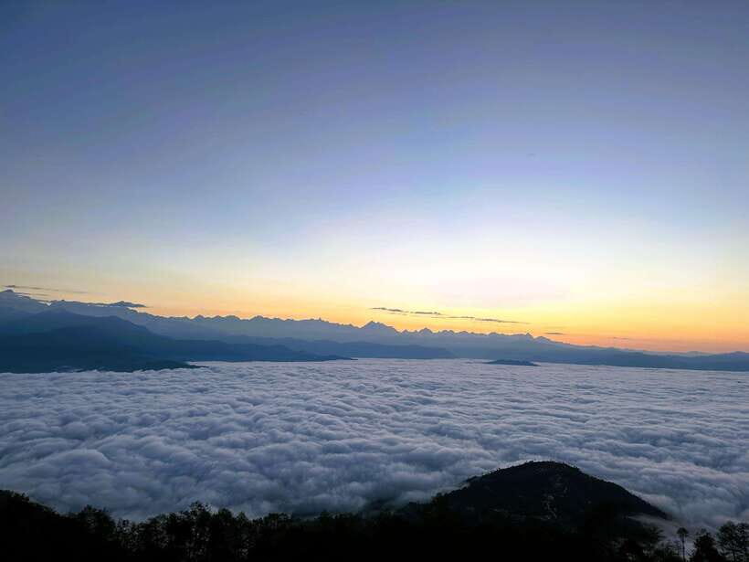 Kathmandu: Nagarkot Sunrise & Hiking to Changunarayan - Hiking Out of History: The Forest Path to Rolling Views