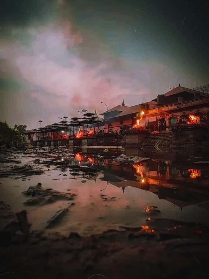 Kathmandu: Pashupatinath Aarati & Cremation Evening Tour - Pashupatinath at night: why this tour timing matters