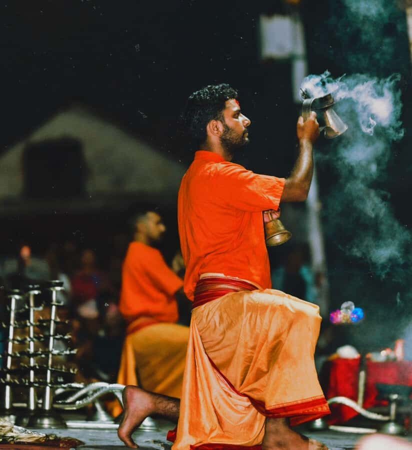 Kathmandu: Pashupatinath Aarati & Cremation Evening Tour - Dress code, camera rules, and what to bring for a night visit