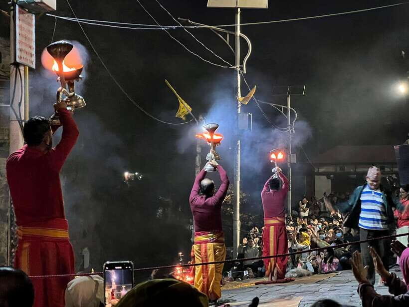 Kathmandu: Pashupatinath Evening Aarati Tour Private/Group - What to bring: camera, cash, and shoes that survive stone paths