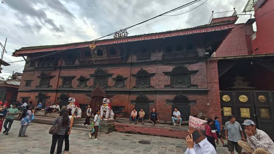 Kathmandu: UNESCO Heritage Site Private & Guided Tour - Bhaktapur Durbar Square: Preserved Medieval Royal Heritage