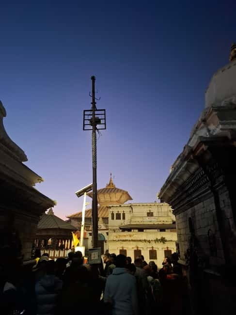 Katmandu: Pashupatinath Open Cremation & Evening Aarati - Walking to Arya Ghat: what you’ll see during the open cremation rituals