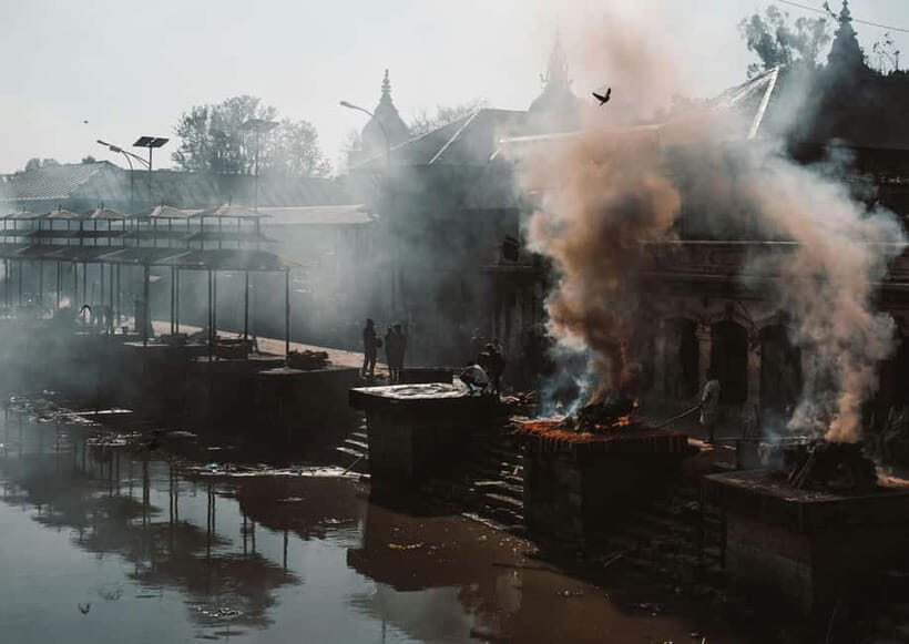 Katmandu: Pashupatinath Open Cremation & Evening Aarati - Do you really need a guide? When explanation makes or breaks the night