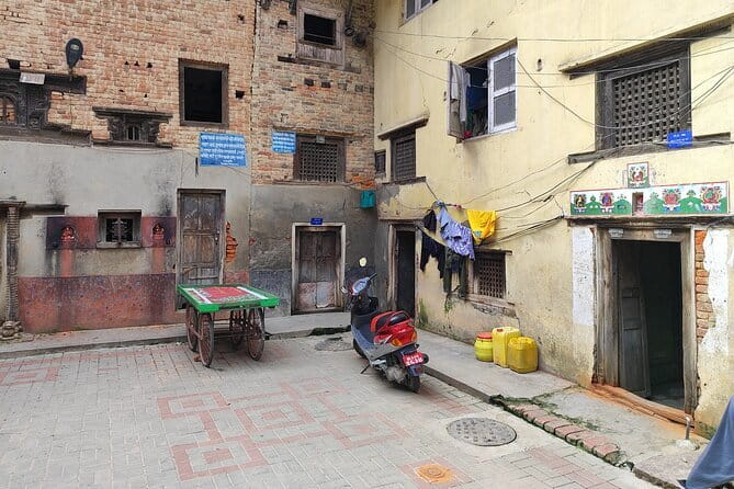 Patan and Bhaktapur Boutique Tour - Stop-by-stop in Patan: from Patan Dhoka to Durbar Square