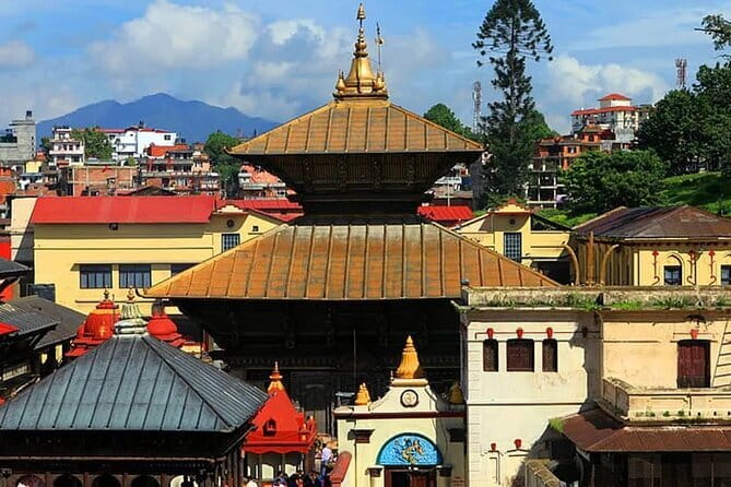 Private Full-Day Kathmandu All 7 UNESCO World Heritage Sites Tour - Kathmandu Durbar Square: Palaces, Courtyards, and a Central Feel (45 Minutes)