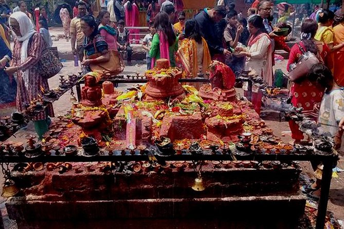 Private Half Day Budhanilkantha Tour - Stop 1: The first awe at Budhanilkanth Temple (and what to look for)